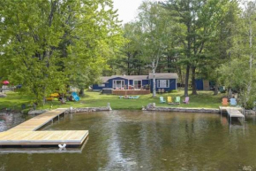Waterfront Cottage - Fireplace - Kawartha